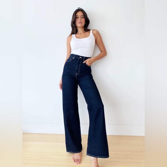 Brand New Aritzia Levi’s HIGH LOOSE Jeans - Picture 3 of 5